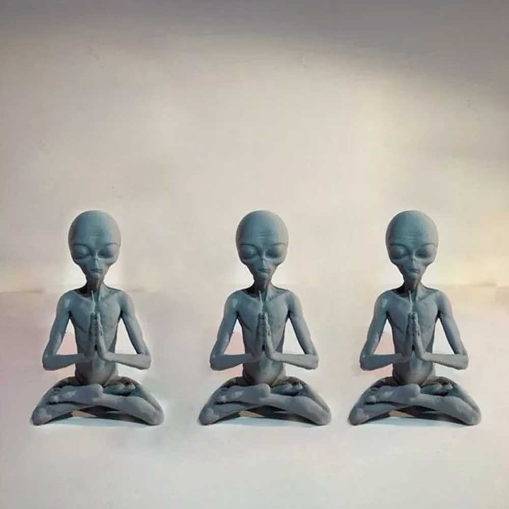 MEDITATING ALIEN Garden Statue Art Sculpture Resin Ornament Sculptures Decor 15CM