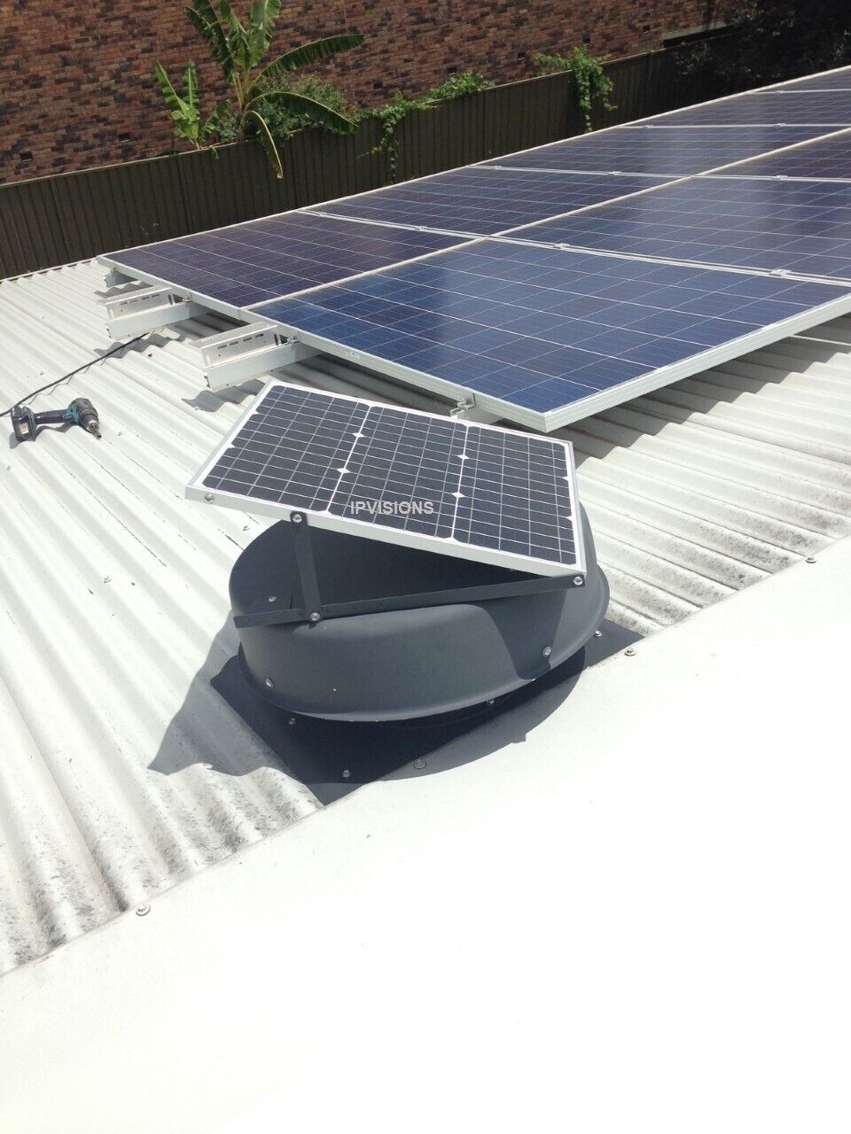 SolarKing Solar Roof Fan/Solar Roof Ventilation Fan 35 Watts 15V (320MM SRVF V2)