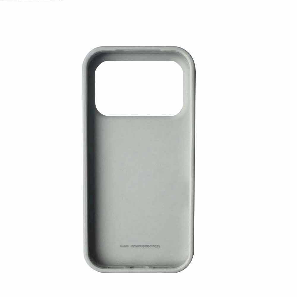 iPhone 18 Pro Case – Silver Aluminum-Look Cover with Grooved Back