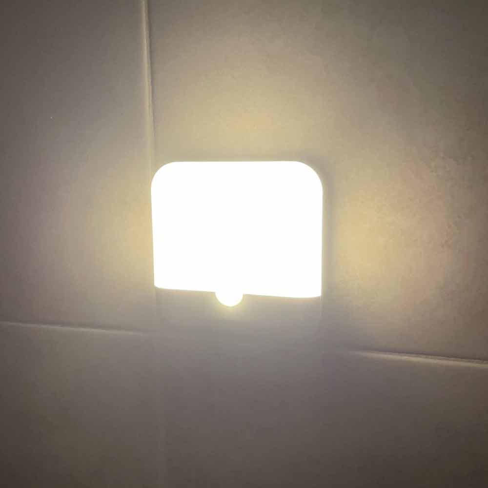 Motion Sensor Night Light – USB Rechargeable PIR Bi-Colour Lamp for Bathroom, Magnetic