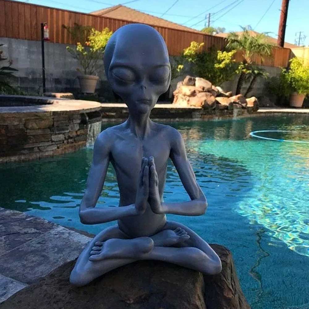 MEDITATING ALIEN Garden Statue Art Sculpture Resin Ornament Sculptures Decor 15CM