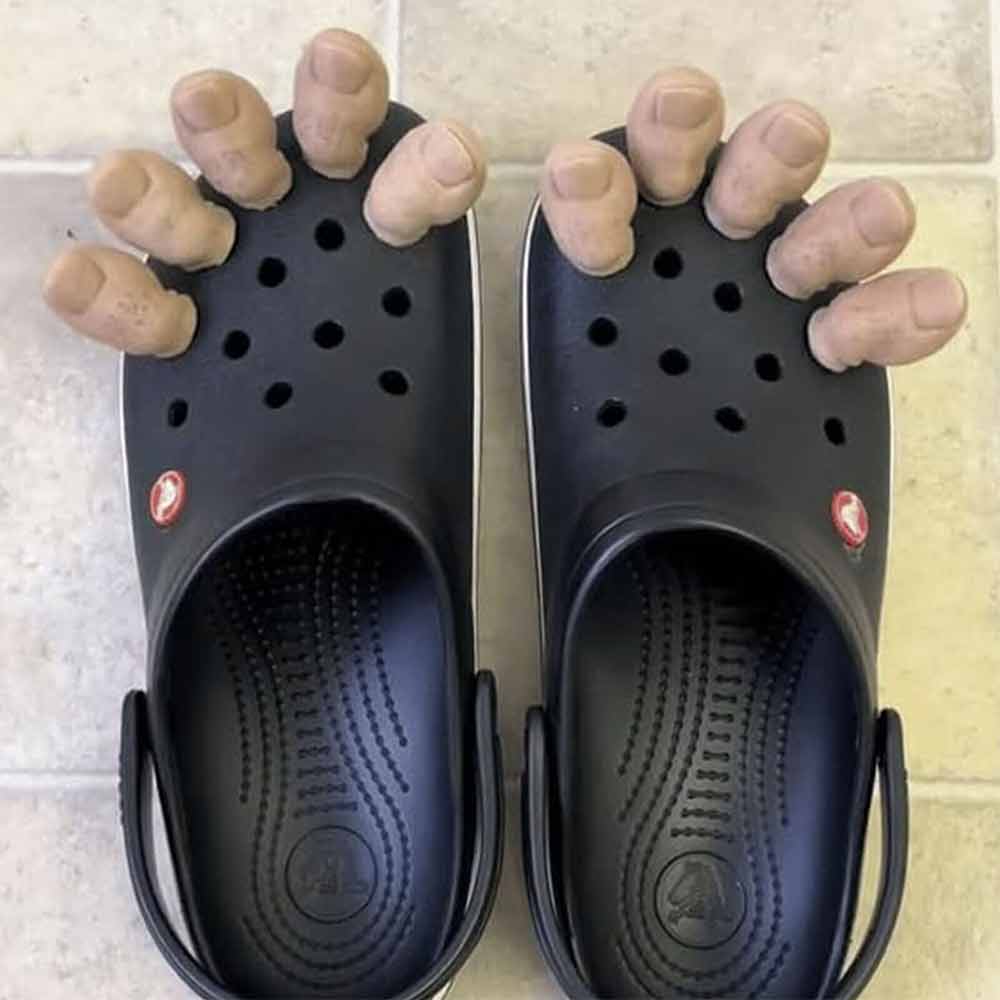 2PC 3D Funny Toe Shoe Charms Big Toe Croc Charm with Hairy DIY Unique Shoe Decor