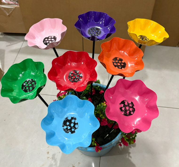 Garden Bird Bath Stake – Metal Feeder Station, Outdoor Flower Decor 15cm
