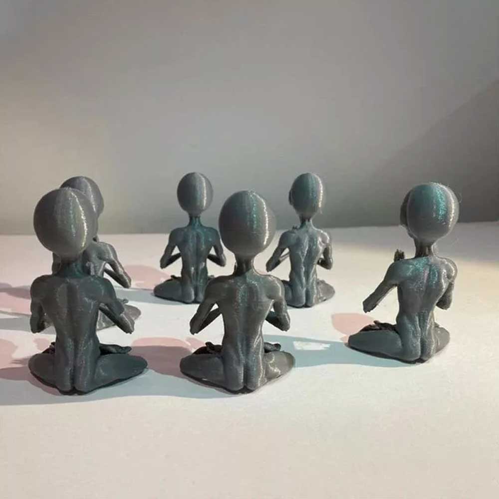 MEDITATING ALIEN Garden Statue Art Sculpture Resin Ornament Sculptures Decor 15CM