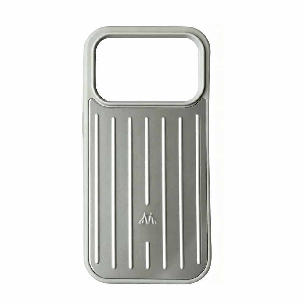 iPhone 18 Pro Max Case – Silver Aluminum-Look Cover with Grooved Back