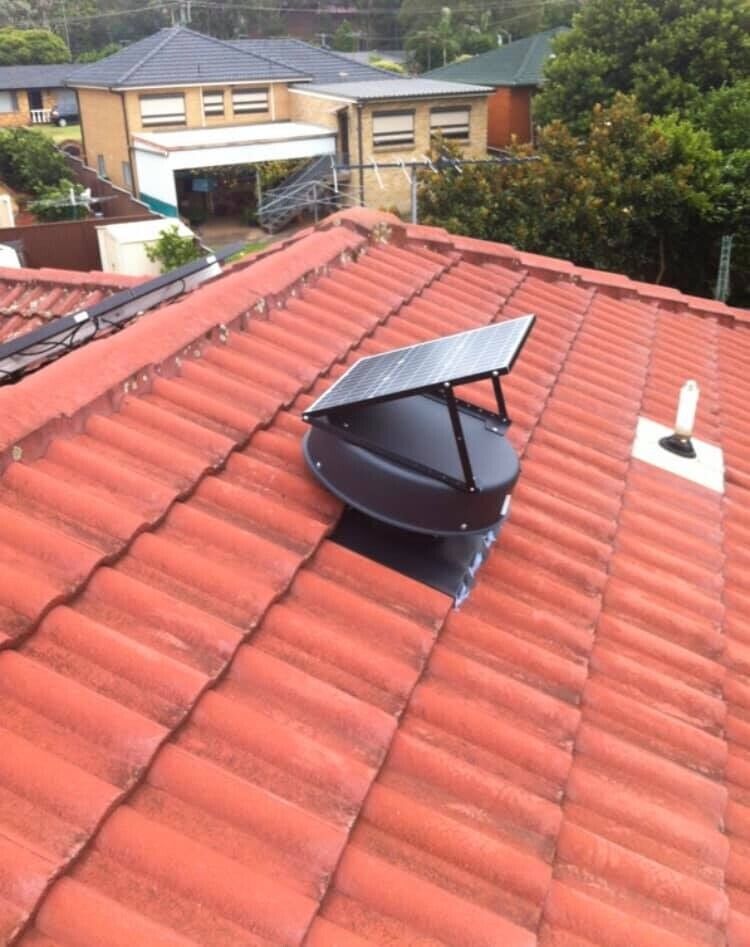 SolarKing Solar Roof Fan/Solar Roof Ventilation Fan 35 Watts 15V (320MM SRVF V2)