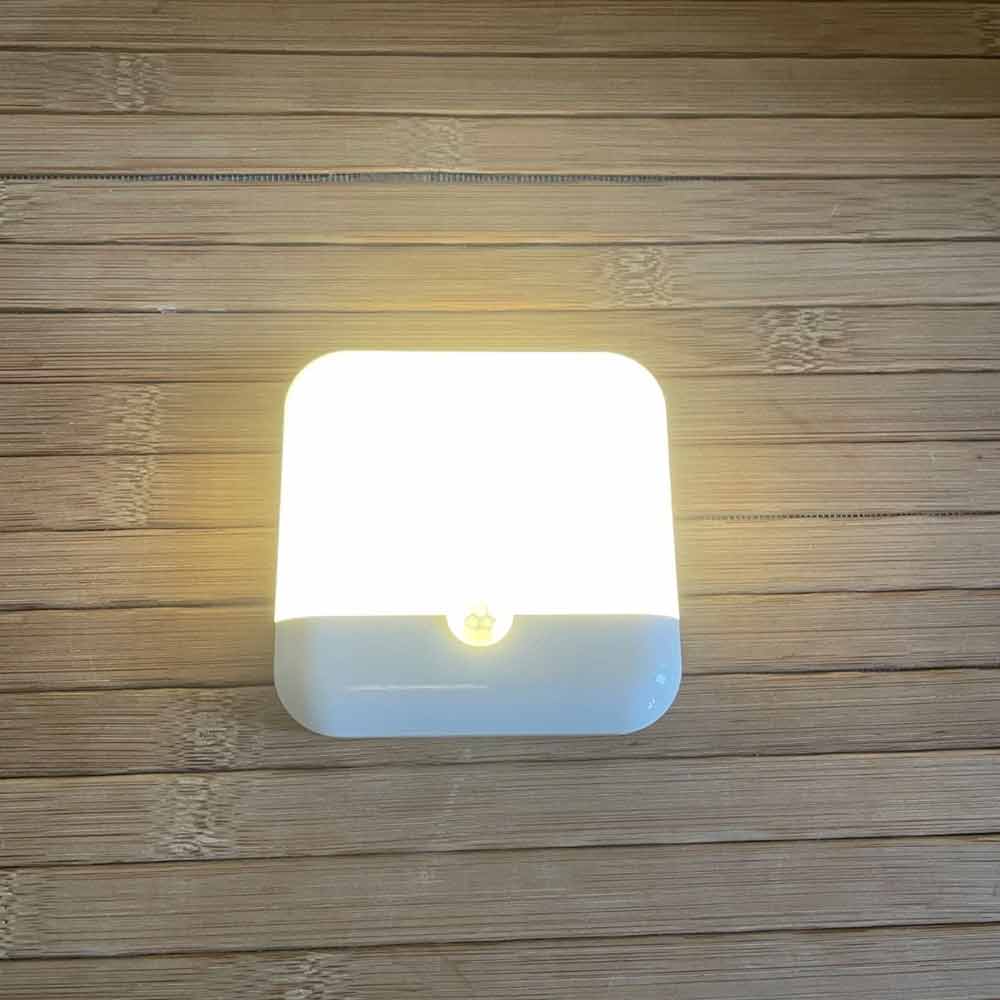 Motion Sensor Night Light – USB Rechargeable PIR Bi-Colour Lamp for Bathroom, Magnetic