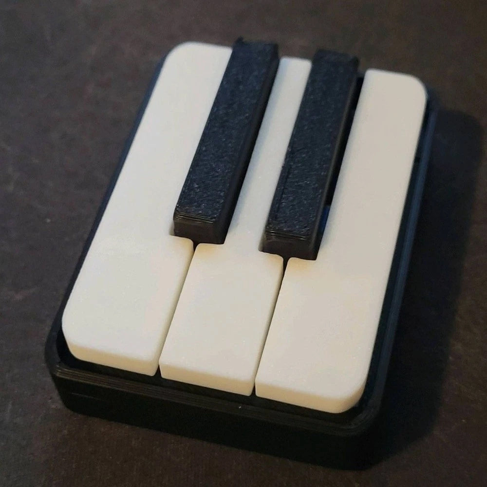 Piano Stress Clicker Keychain – 3D Printed Novelty Keyboard Fidget Toy